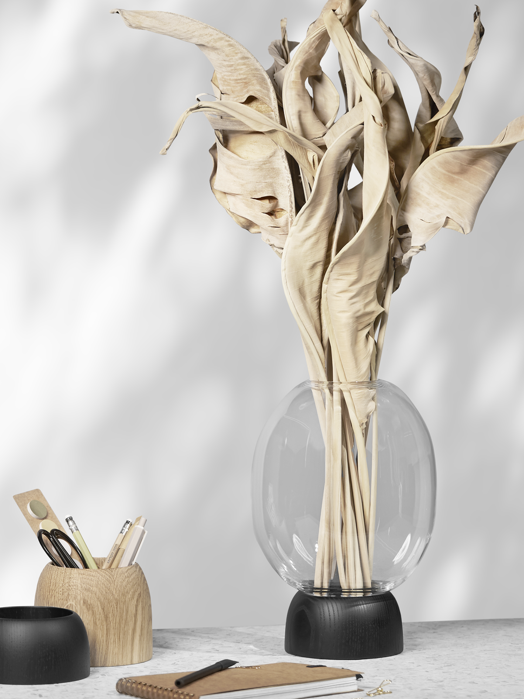 ChiCura Living, Art & Frames Morchella Vase Black/Clear Glass, h. 27 cm Living / Containers & Vases Black / Clear