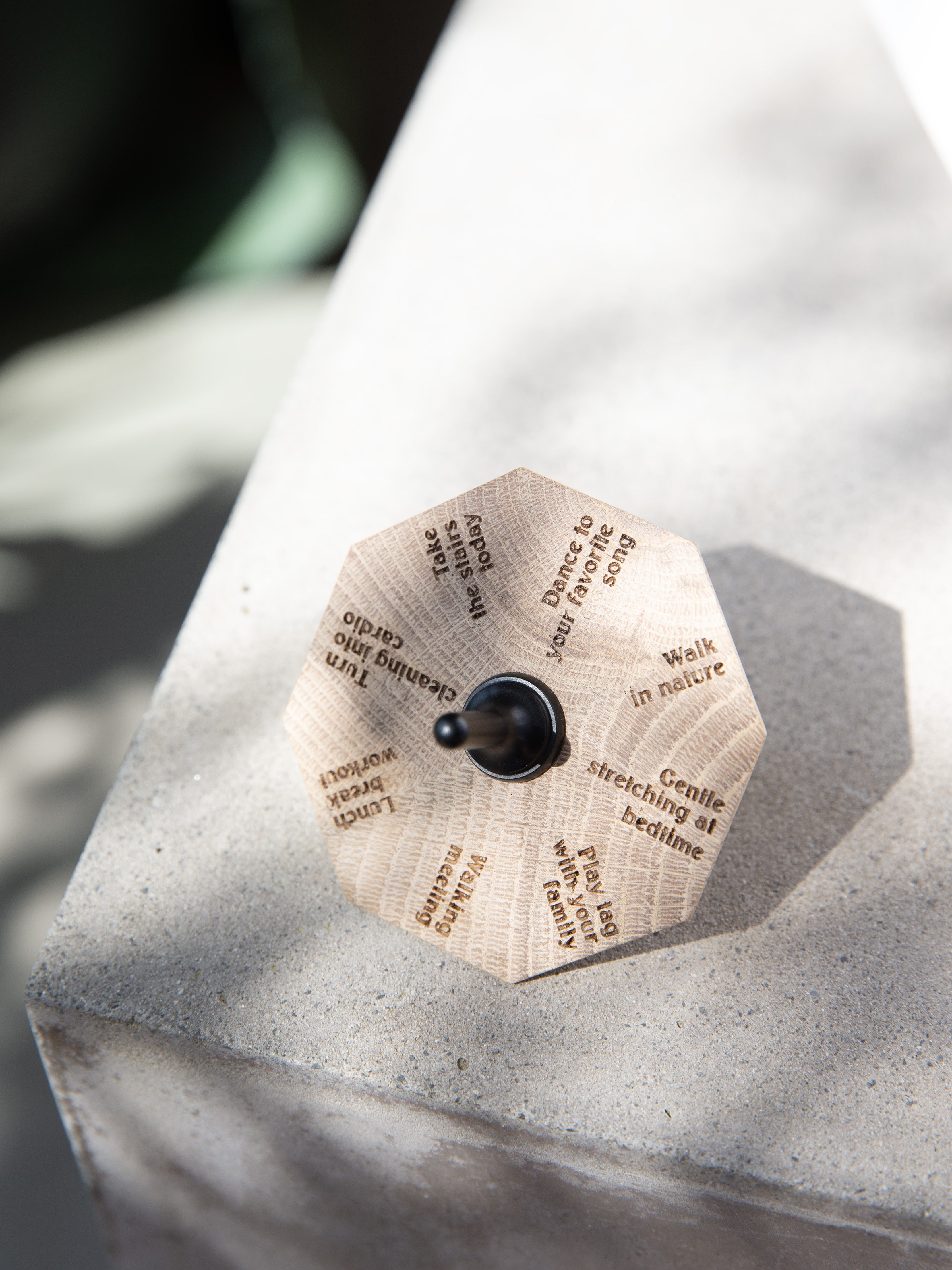 ChiCura Living, Art & Frames Spinning Top - The Movement Activator Living / The Mindful Heart Oak / Black