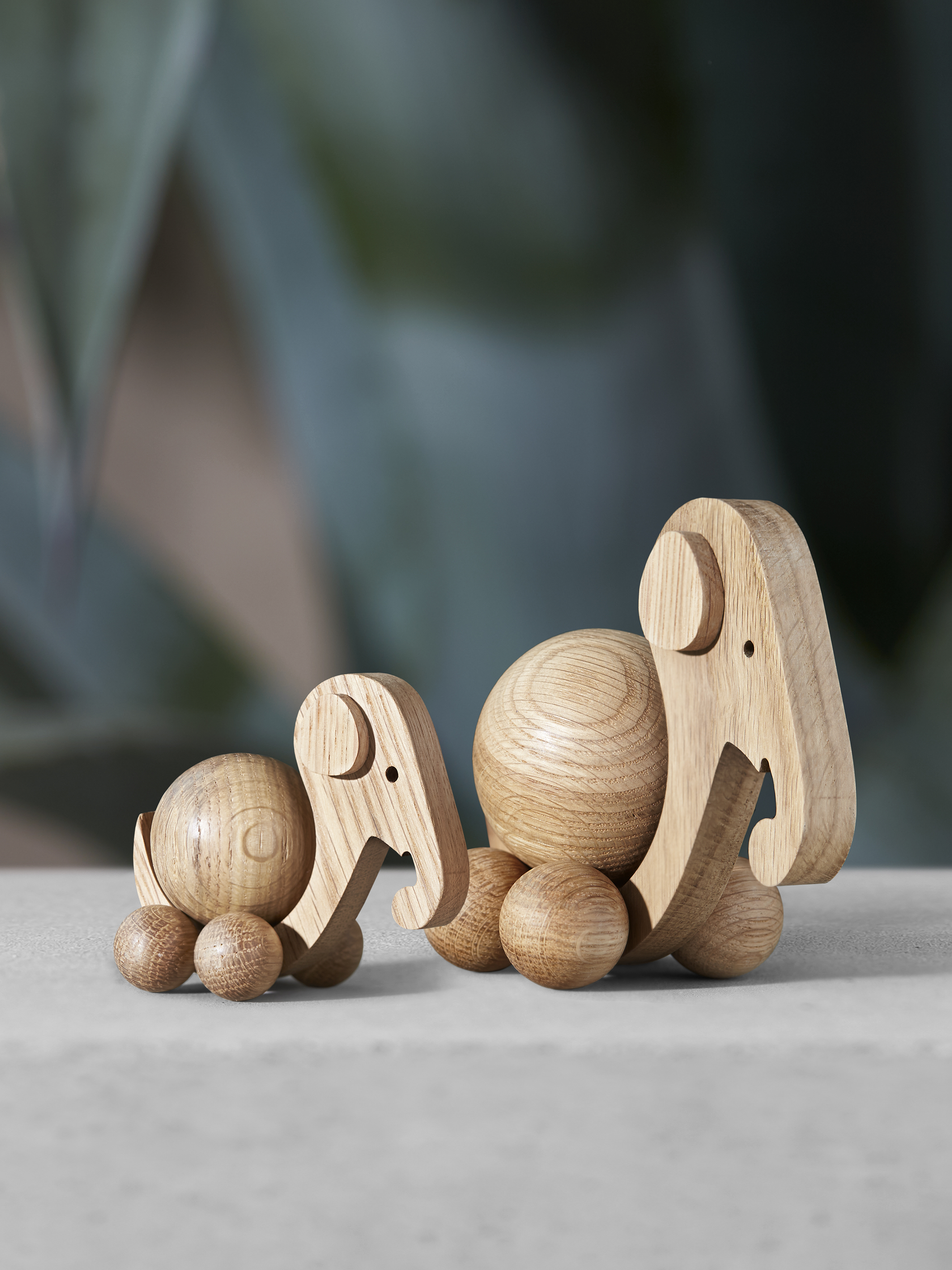 ChiCura Living, Art & Frames Spinning Elephant - Small Living / Wooden Figures Oak