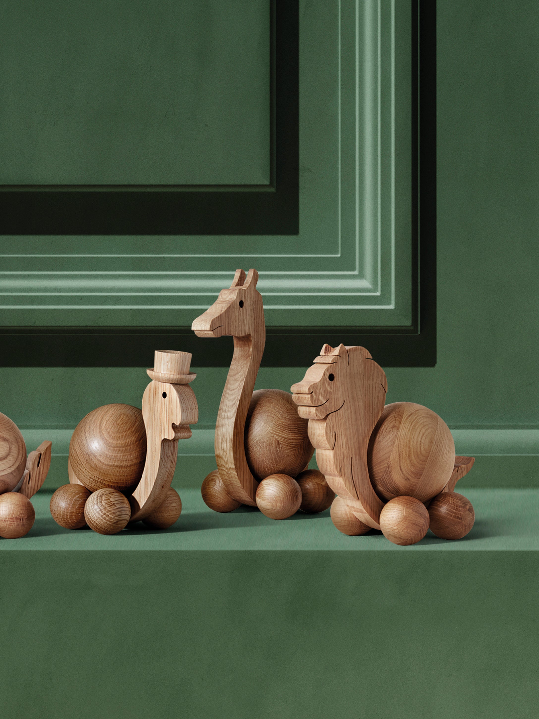 ChiCura Living, Art & Frames Spinning Lion - Small Living / Wooden Figures Oak